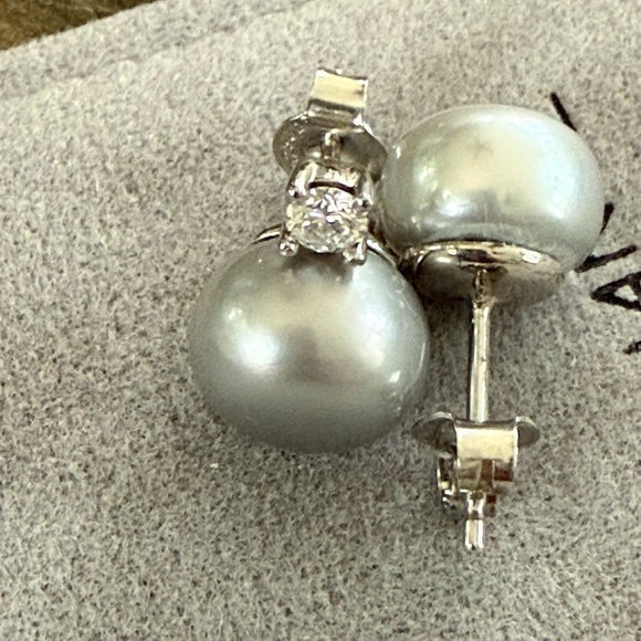 Silver Pearl and lab grown diamond earrings - Picture 4 of 5